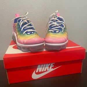 Women’s multicolor Nike vapormax size 6.5 kids